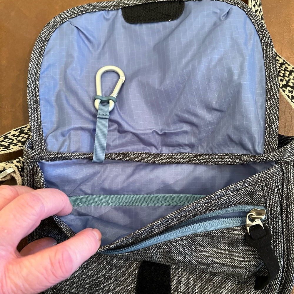 Keen Blue and White Crossbody Bag - Picture 4 of 6
